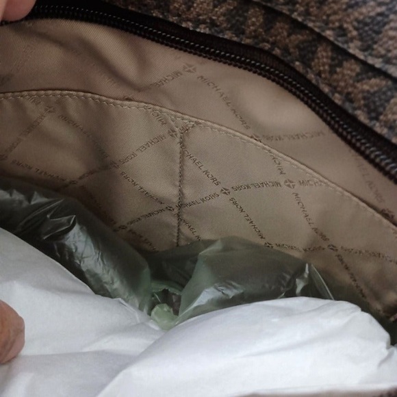 Michael Kors Jet Set large Messenger crossbody NWT brown black - Picture 10 of 15